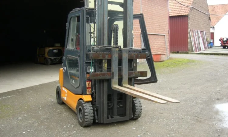 Электропогрузчик Still R20 - 16, 5.5м.подъем, вагонник, 2004 года, свободный ход, каретка - фото № 2