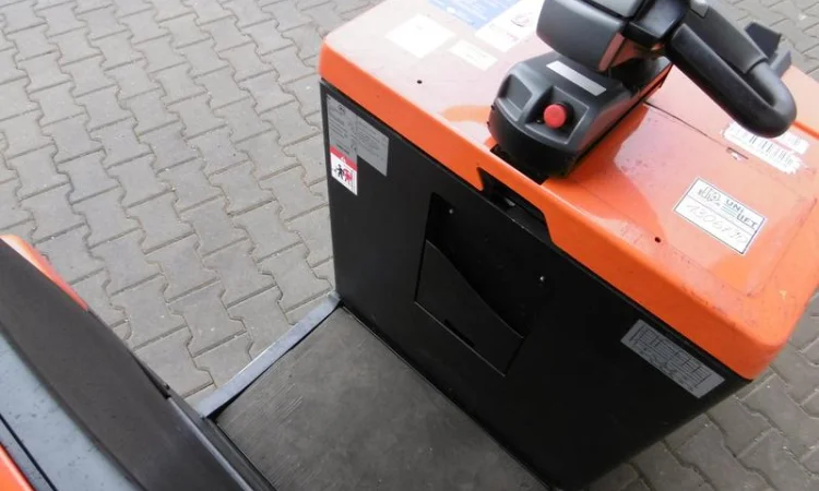 Тягач BT TSE 300, электро, 3т., 2012 года - фото № 2