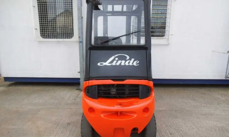 Дизельный погрузчик Linde H20D, 2006 г., 2т., 3850 мм подъем, 1662 м/ч, каретка - фото № 3