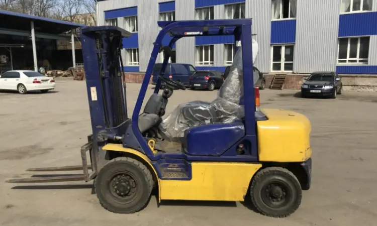 Погрузчик вилочный 2500 кг, Komatsu (Коматсу, Toyota, Nissan), 4500 мм подъем - фото № 2