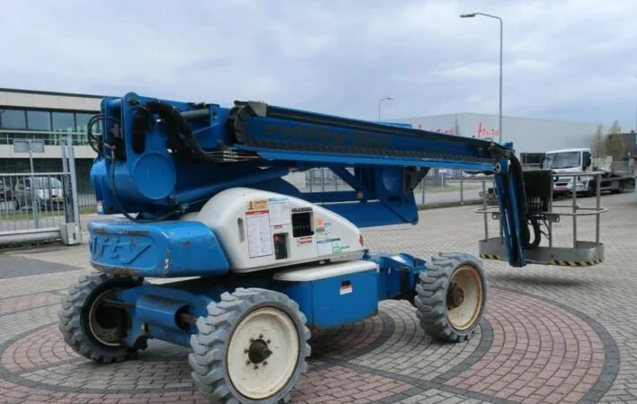 Коленчатый подъемник Niftylift HR21DE, дизель+электро, 2007г., 20.8м.рабочая высота - фото № 3