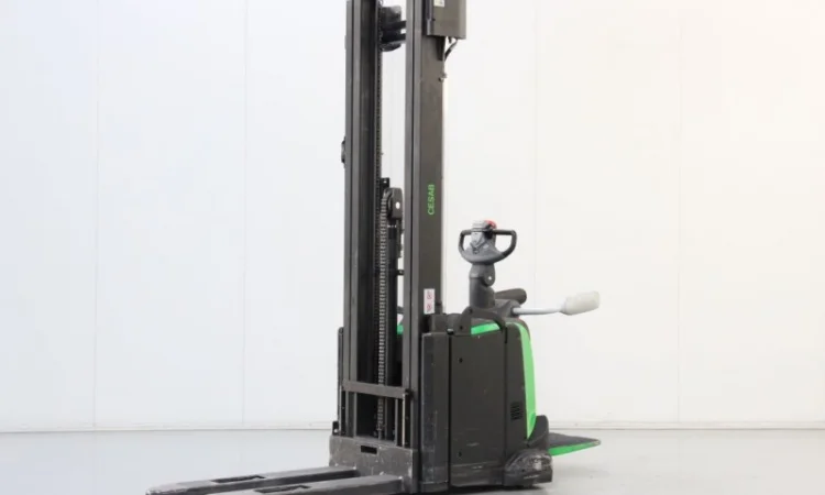 Штабелер, электроштабелер с подножкой Cesab S316L, 6 метров подъем, 2016 года - фото № 2