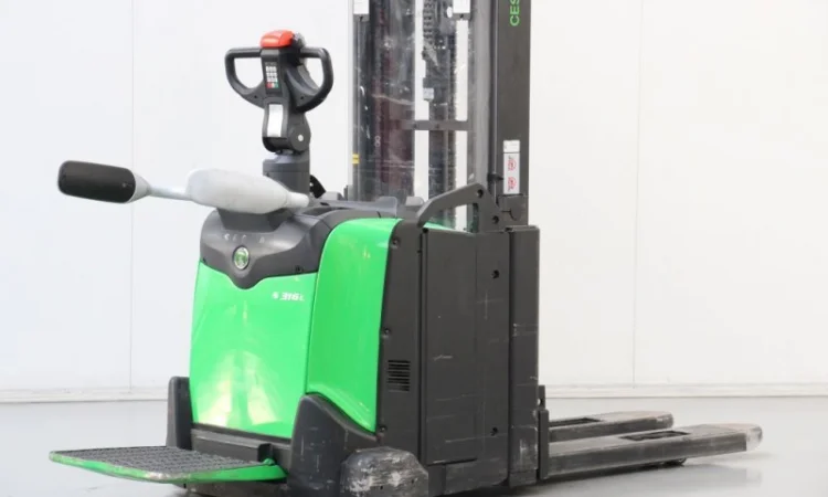 Штабелер, электроштабелер с подножкой Cesab S316L, 6 метров подъем, 2016 года - фото № 3