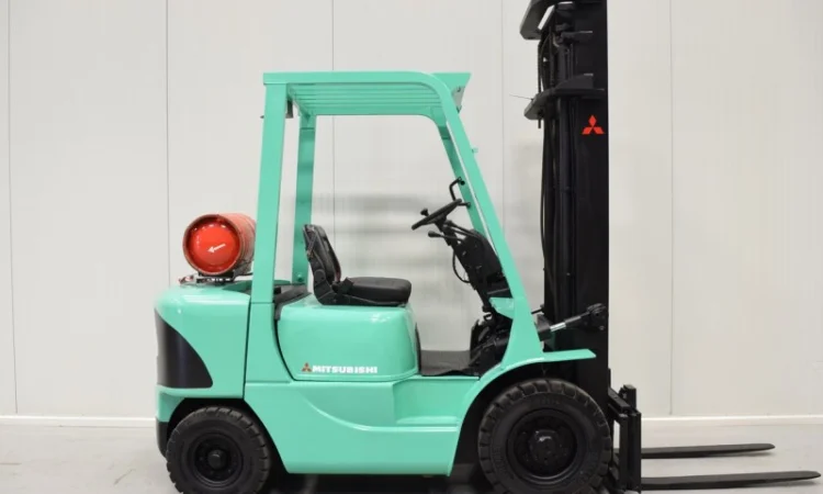 Газовый погрузчик Mitsubishi FG25K, 2002 г., 4240 м/ч, 4м.высота подъема, каретка - фото № 1