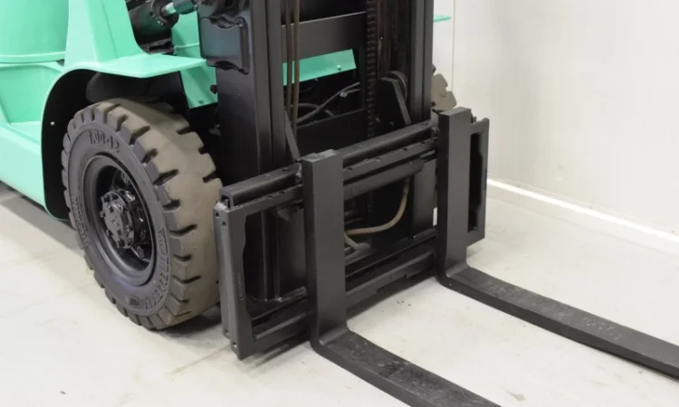 Газовый погрузчик Mitsubishi FG25K, 2002 г., 4240 м/ч, 4м.высота подъема, каретка - фото № 8