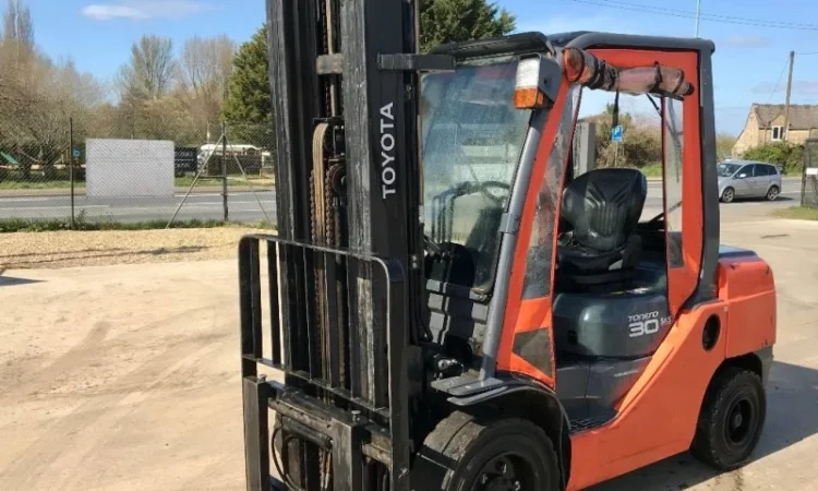 Дизельный погрузчик 3т., TOYOTA 8FDF30, 3т., 2014г., 3905 м/ч! 6 метров подъем - фото № 2