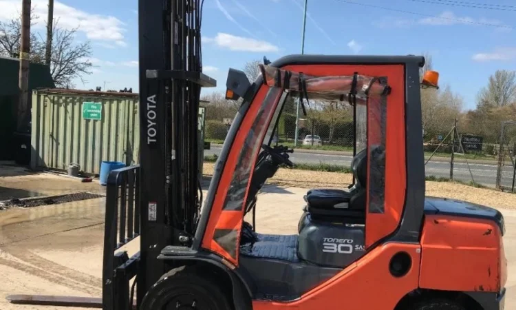 Дизельный погрузчик 3т., TOYOTA 8FDF30, 3т., 2014г., 3905 м/ч! 6 метров подъем - фото № 3