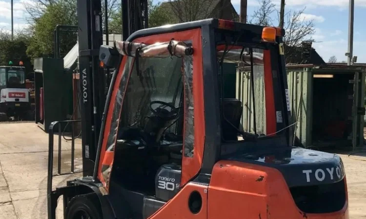 Дизельный погрузчик 3т., TOYOTA 8FDF30, 3т., 2014г., 3905 м/ч! 6 метров подъем - фото № 4