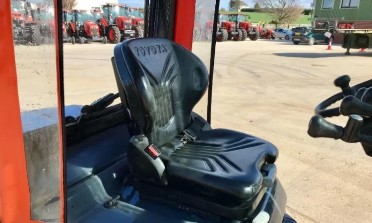 Дизельный погрузчик 3т., TOYOTA 8FDF30, 3т., 2014г., 3905 м/ч! 6 метров подъем - фото № 5