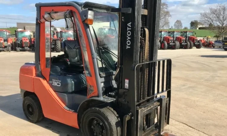 Дизельный погрузчик 3т., TOYOTA 8FDF30, 3т., 2014г., 3905 м/ч! 6 метров подъем - фото № 7