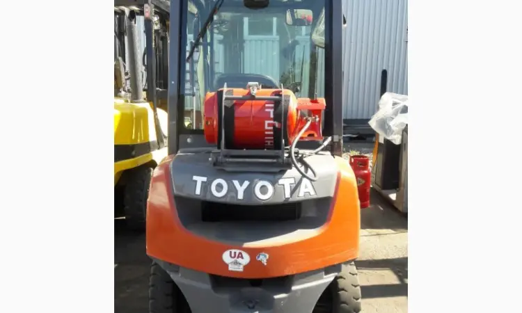 Погрузчик Toyota 02-8FGF20, кабина, 2010г., 2т., 6240 м/ч, 4700 мм подъем - фото № 1