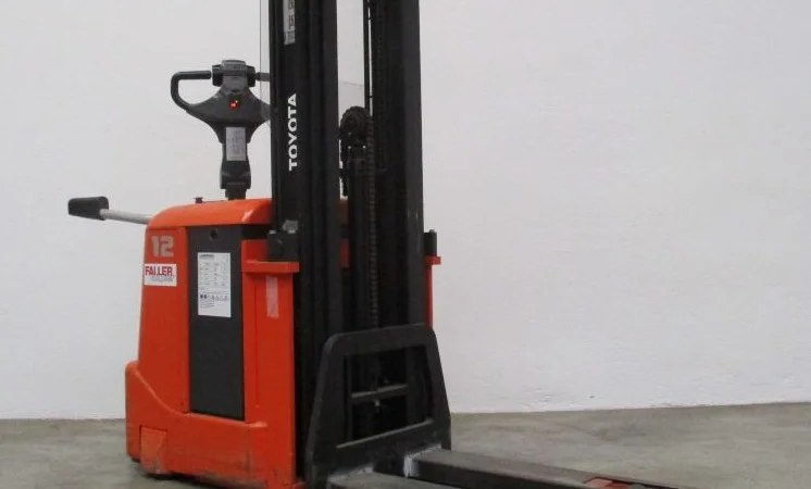 Штабелер Toyota, 1.25т., 2007г., 4500 мм подъем, батарея 2017 года - фото № 2