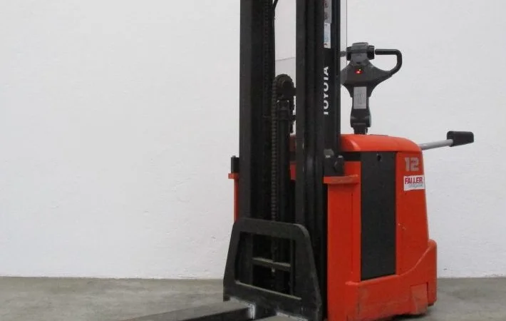 Штабелер Toyota, 1.25т., 2007г., 4500 мм подъем, батарея 2017 года - фото № 3