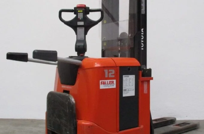 Штабелер Toyota, 1.25т., 2007г., 4500 мм подъем, батарея 2017 года - фото № 4