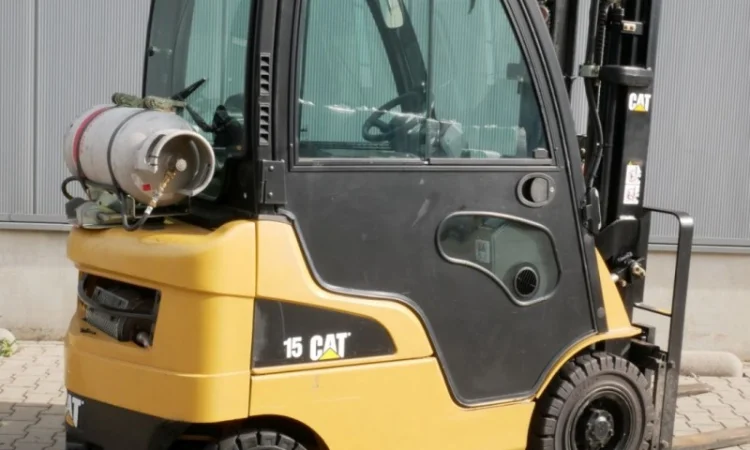 Вилочный погрузчик 1.5т., газ, CAT Lift Trucks GP15N, 2012г., 3000 м/ч - фото № 1