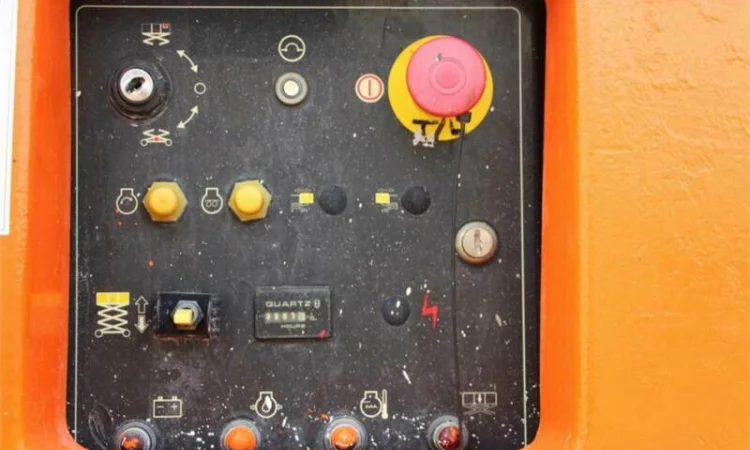 Ножничный подъемник JLG 4394RT, дизель, 2007г., 3905 м/ч, 15 метров рабочая высота - фото № 3