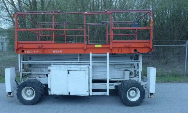 Ножничный подъемник JLG 400 RTS, дизель, 2000г., 14.2м.рабочая высота, полный привод - фото № 2