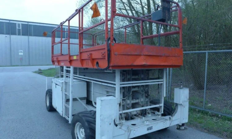 Ножничный подъемник JLG 400 RTS, дизель, 2000г., 14.2м.рабочая высота, полный привод - фото № 3