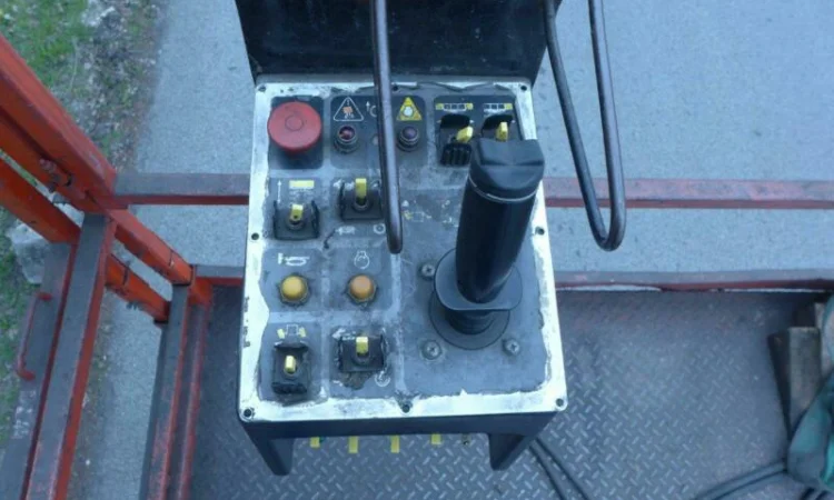 Ножничный подъемник JLG 400 RTS, дизель, 2000г., 14.2м.рабочая высота, полный привод - фото № 4