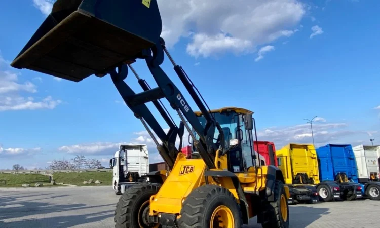 Фронтальний навантажувач JCB 437 2015 року - фото № 1