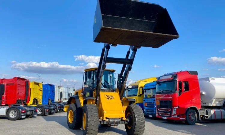 Фронтальний навантажувач JCB 437 2015 року - фото № 3