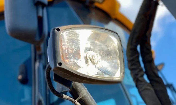 Фронтальний навантажувач JCB 437 2015 року - фото № 8