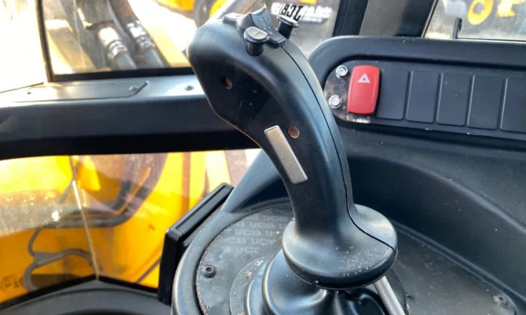 Фронтальний навантажувач JCB 437 2015 року - фото № 12