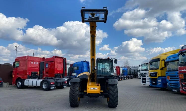 Телескопічний навантажувач JCB 531-70 - фото № 19