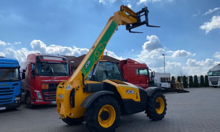 Телескопічний навантажувач JCB 531-70 - фото № 16