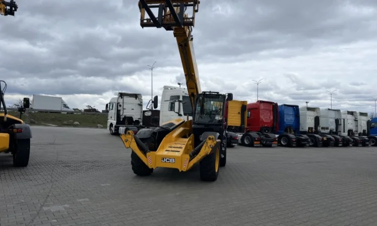 Телескопічний навантажувач JCB 540-140 - 2017 рік - фото № 17