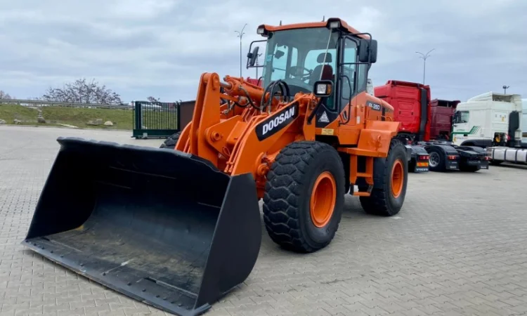 Фронтальний навантажувач Doosan DL 250-3 - 2014 року - фото № 1
