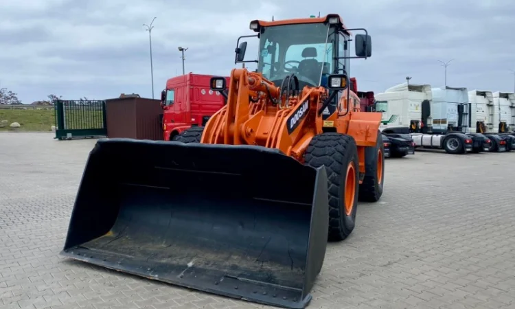 Фронтальний навантажувач Doosan DL 250-3 - 2014 року - фото № 19