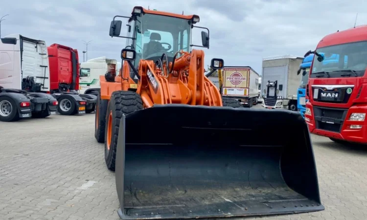 Фронтальний навантажувач Doosan DL 250-3 - 2014 року - фото № 17