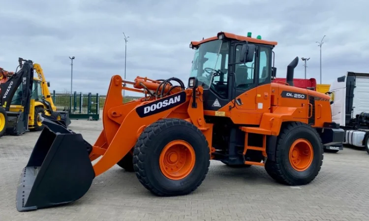 Фронтальний навантажувач Doosan DL 250-3 - 2014 року - фото № 16