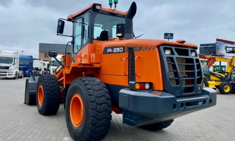 Фронтальний навантажувач Doosan DL 250-3 - 2014 року - фото № 14