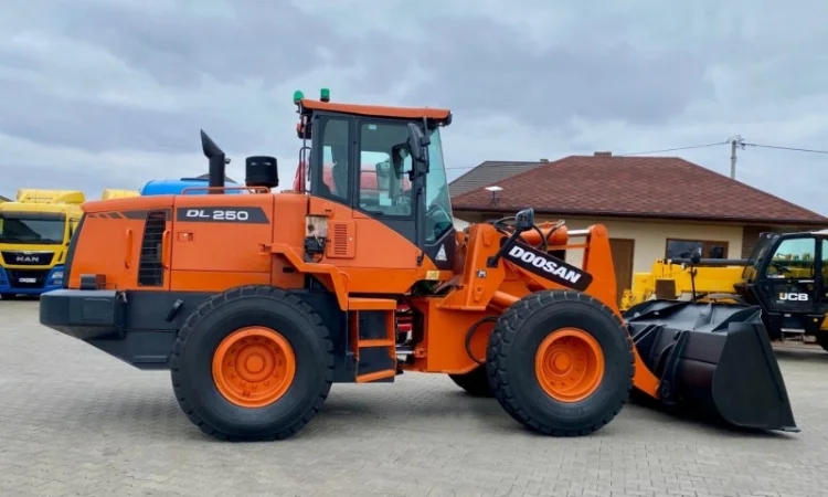 Фронтальний навантажувач Doosan DL 250-3 - 2014 року - фото № 12