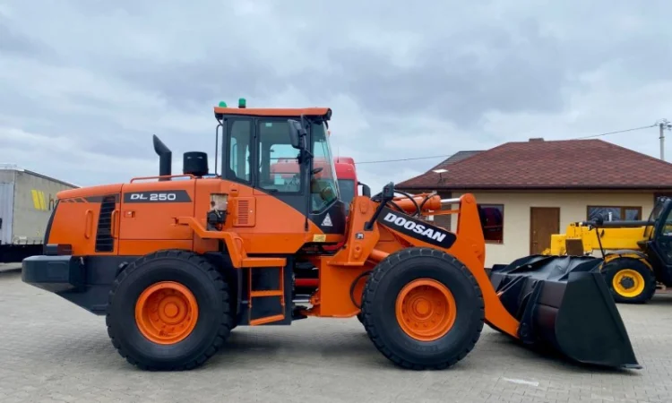 Фронтальний навантажувач Doosan DL 250-3 - 2014 року - фото № 11