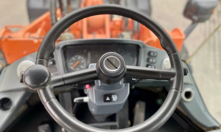 Фронтальний навантажувач Doosan DL 250-3 - 2014 року - фото № 5