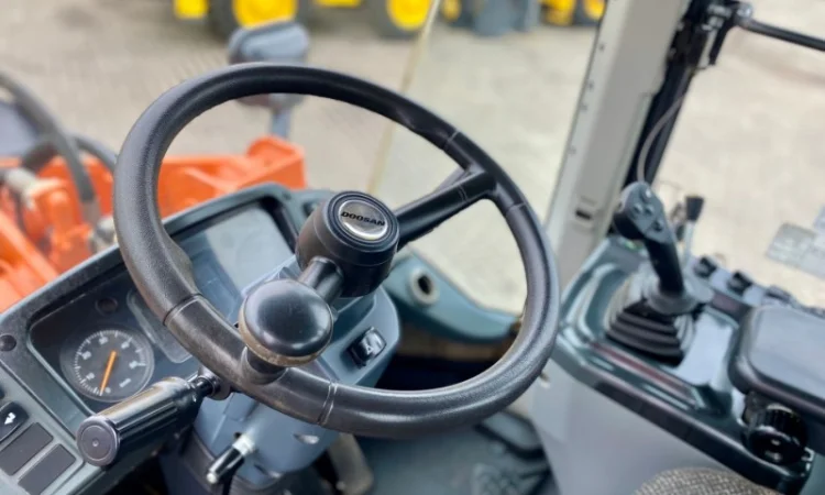 Фронтальний навантажувач Doosan DL 250-3 - 2014 року - фото № 4