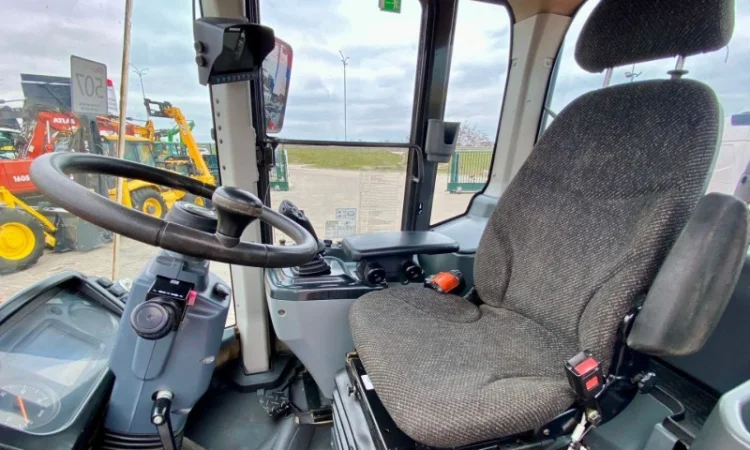 Фронтальний навантажувач Doosan DL 250-3 - 2014 року - фото № 3