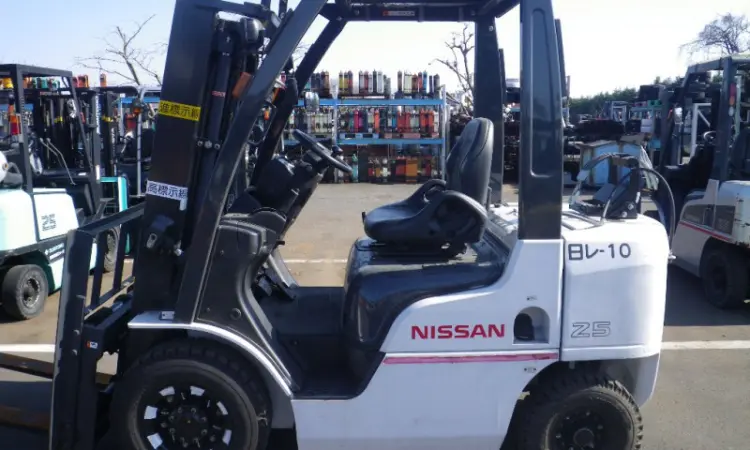 Вилочный погрузчик NISSAN PD01A25PQ,  2.5 тонны,  2011г.в. Газ. Вагонный вариант,  сайт-шифт - фото № 1