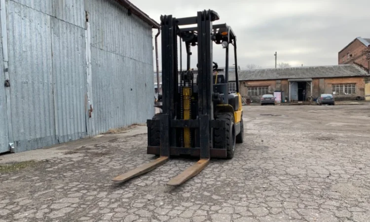 Вилочный дизельный погрузчик 3 т подъем 4500 - фото № 1