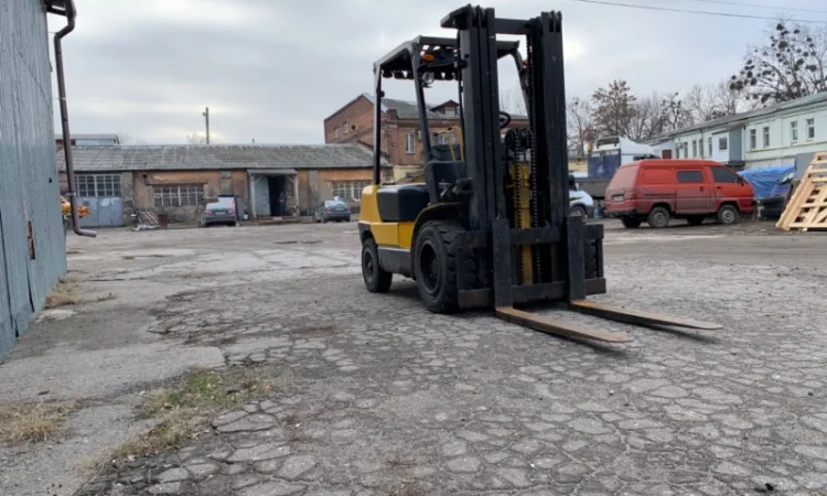 Вилочный дизельный погрузчик 3 т подъем 4500 - фото № 2