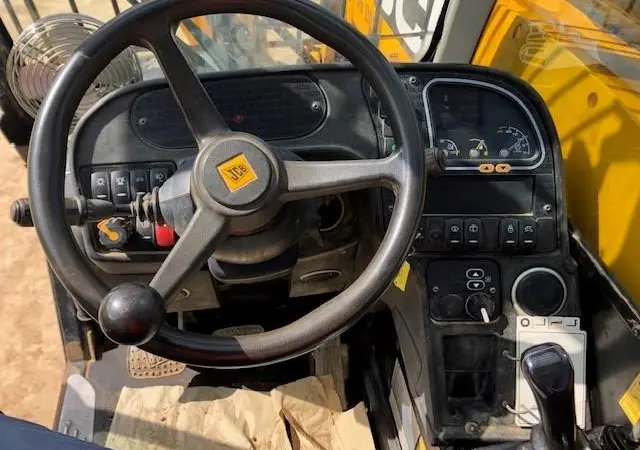 Купить телескопический погрузчик JCB 540-170 бу - фото № 16