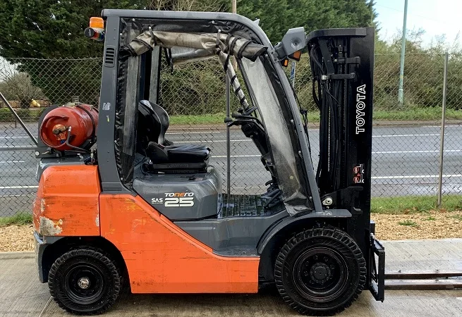 Газовый погрузчик Toyota 02-8 FGF 25 - фото № 1