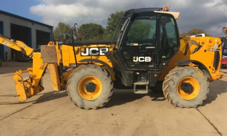 Телескопический погрузчик JCB 540-170. Телескопический погрузчик б/у - фото № 1