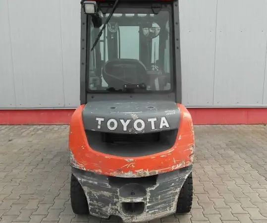 Вилочный погрузчик Toyota 8FDF25 - фото № 4