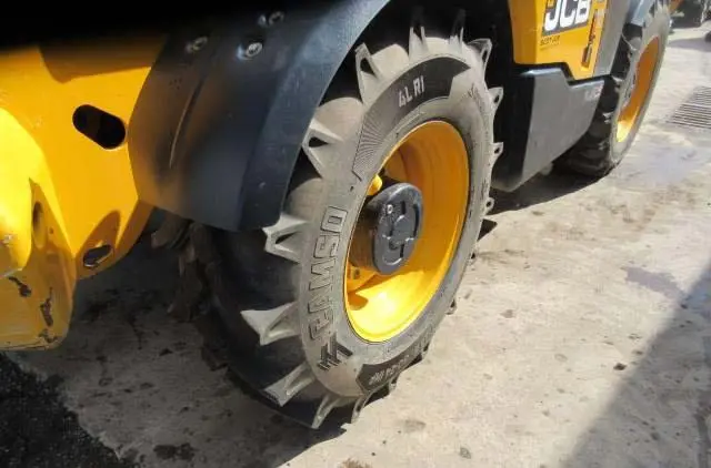 Телескопический погрузчик JCB 535-140. Спецтехника б/у - фото № 10