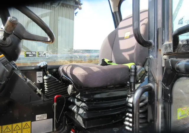 Телескопический погрузчик JCB 535-140. Спецтехника б/у - фото № 5