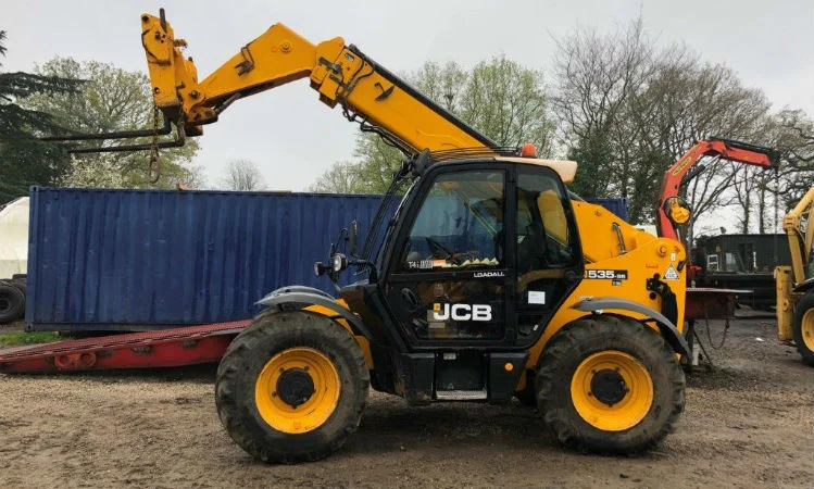 Телескопический погрузчик JCB 535-95. Строительная техника б/у - фото № 1